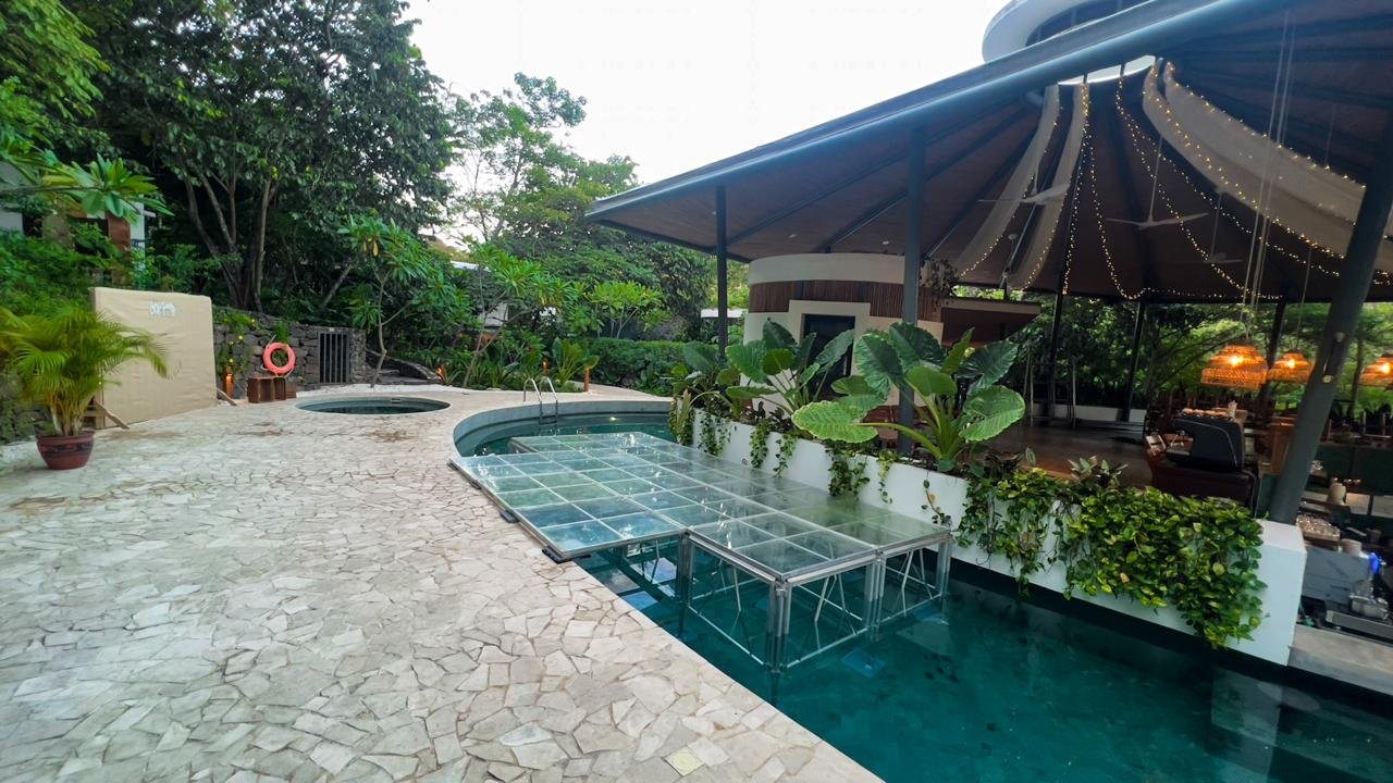 Tarima Acrílica sobre Piscina